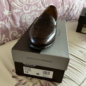 johnston & murphy sz 12 mens loafers.